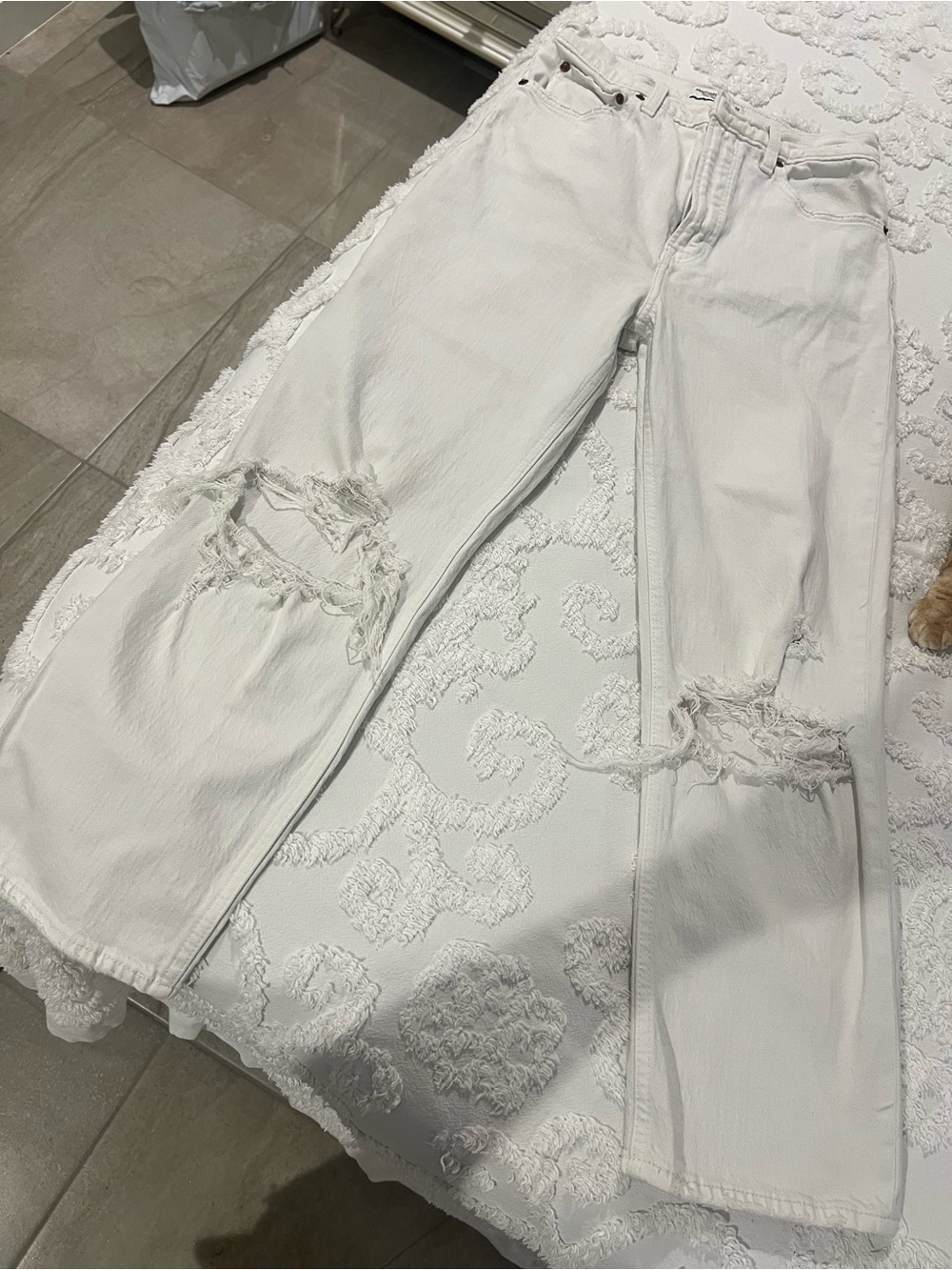Abercrombie & Fitch Ankle Straight Ultra High Rise White Ripped Jeans Size 29/8R